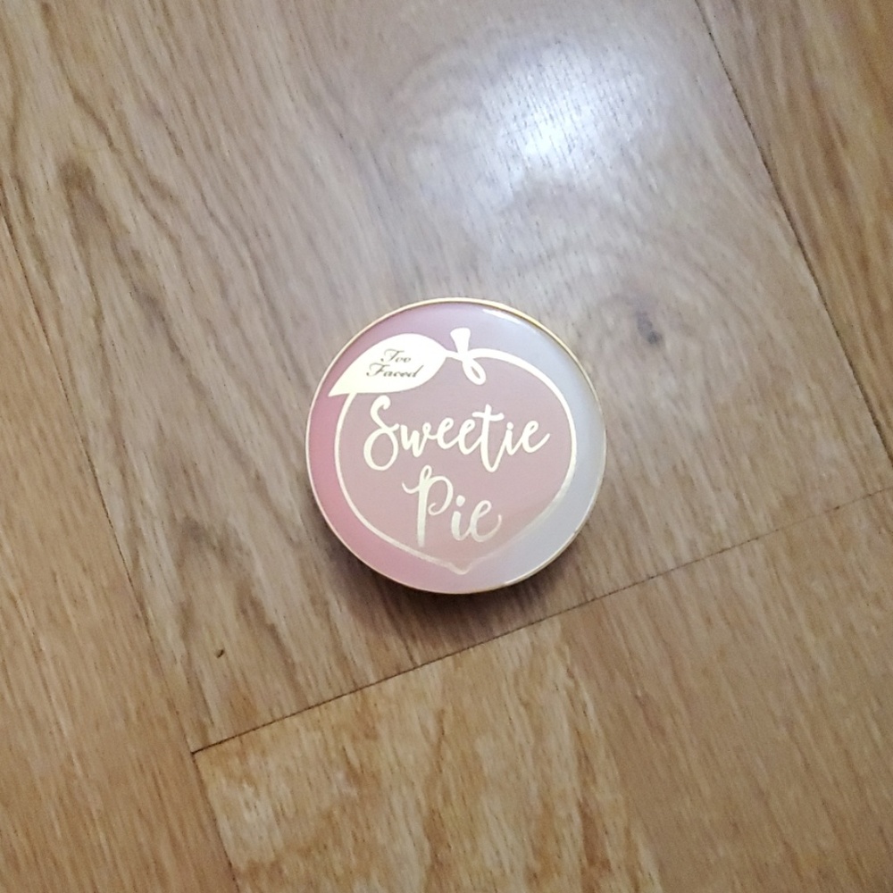 Too faced blush